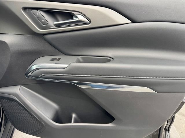 2026 Chevrolet Traverse LT photo 3