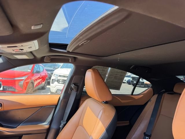 2023 Lexus IS 300 - Photo 14