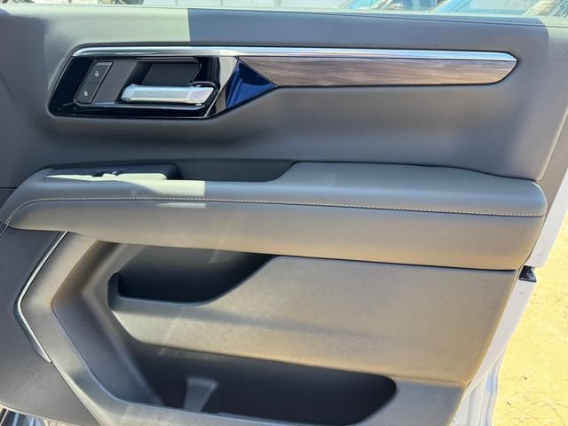2026 Chevrolet Suburban LS - Photo 8