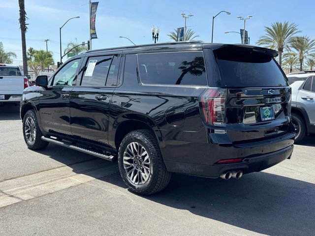 2025 Chevrolet Suburban Z71 photo 2