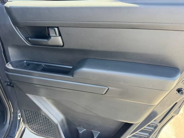 2026 Toyota Tacoma SR5 - Photo 9