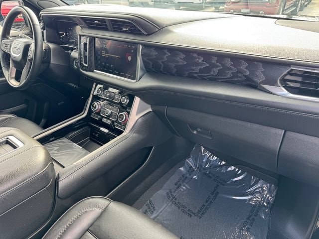 2024 GMC Yukon XL Denali photo 3