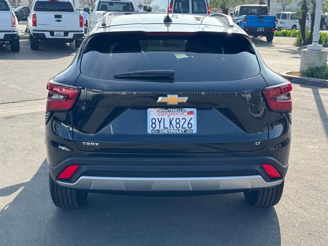 2025 Chevrolet Trax LT photo 3