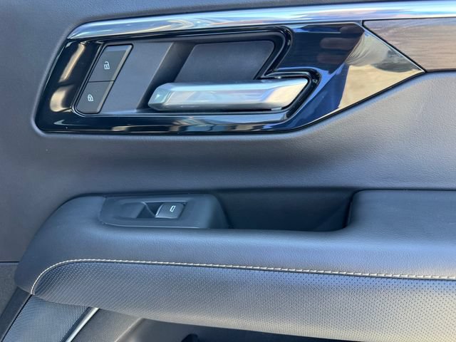 2025 Chevrolet Suburban Premier - Photo 11