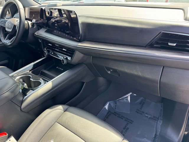 2025 Chevrolet Suburban Z71 photo 6