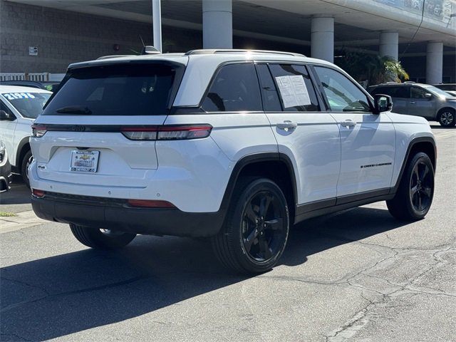 2023 Jeep Grand Cherokee Laredo Altitude photo 3
