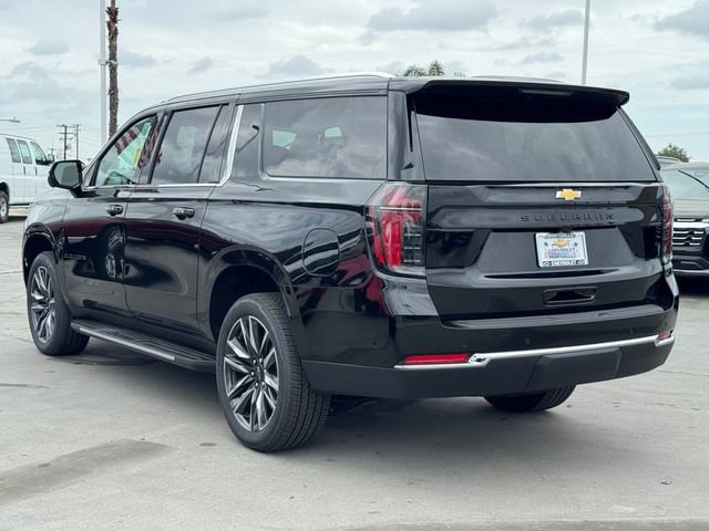 2026 Chevrolet Suburban LS photo 2