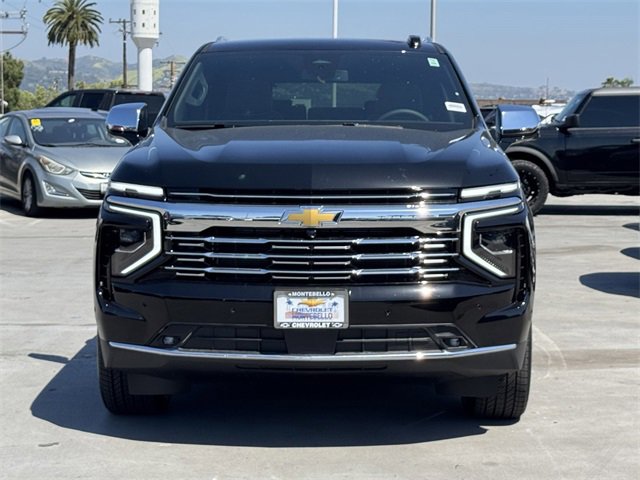 2025 Chevrolet Suburban Premier photo 2