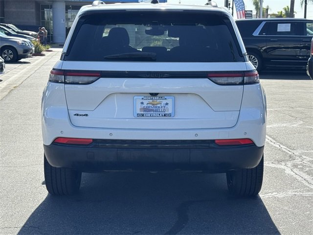 2023 Jeep Grand Cherokee Laredo Altitude photo 2