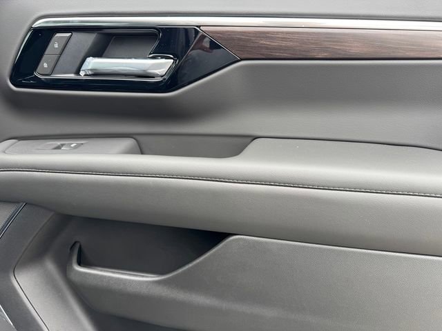 2026 Chevrolet Suburban LS photo 3