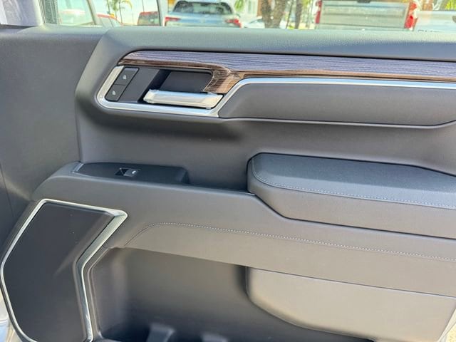 2026 Chevrolet Silverado 1500 LT photo 3