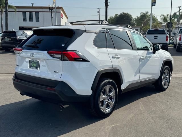2025 Toyota RAV4 XLE photo 4