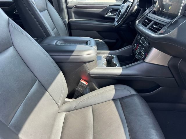 2022 Chevrolet Suburban LT photo 3