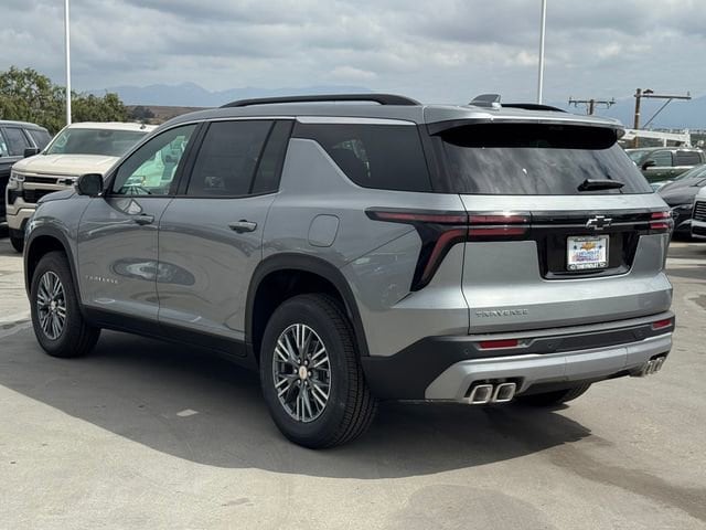 2026 Chevrolet Traverse LT photo 2