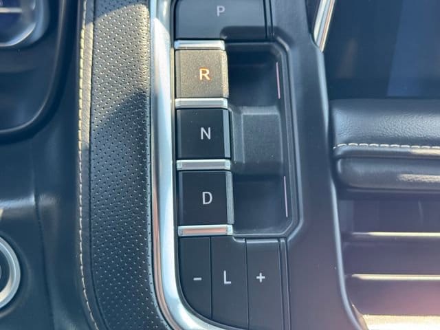 2024 Chevrolet Suburban Premier - Photo 22