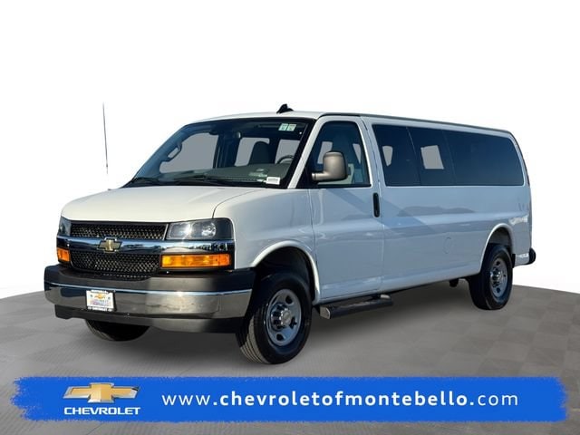 2025 Chevrolet Express 3500 LT Extended's photo
