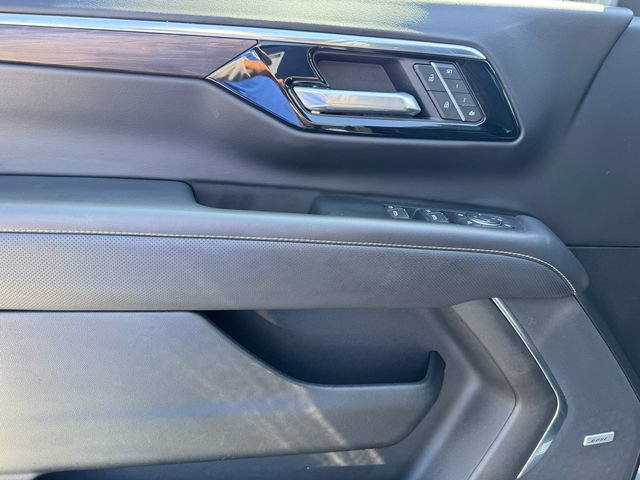2025 Chevrolet Suburban Premier - Photo 15