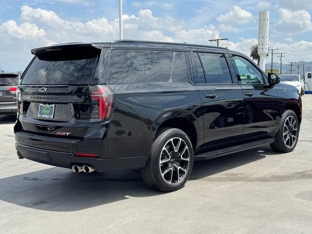 2025 Chevrolet Suburban RST photo 5