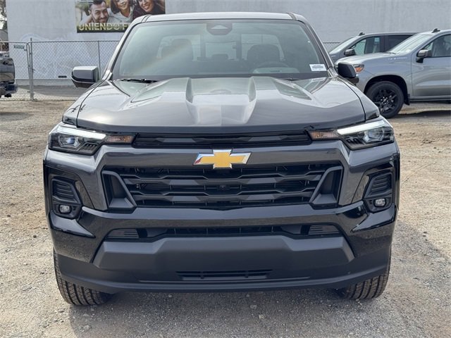2025 Chevrolet Colorado LT photo 2