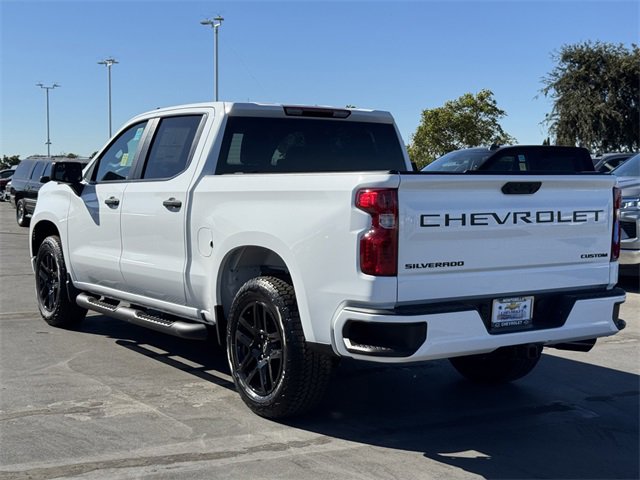 2025 Chevrolet Silverado 1500 Custom photo 2