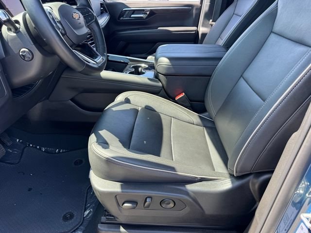 2025 Chevrolet Suburban Premier - Photo 14