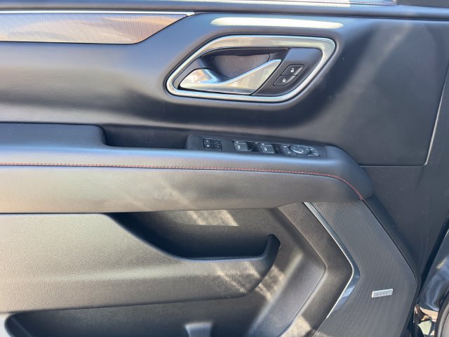 2023 Chevrolet Suburban RST - Photo 19