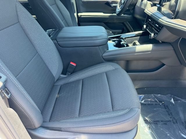 2026 Chevrolet Suburban LS - Photo 7
