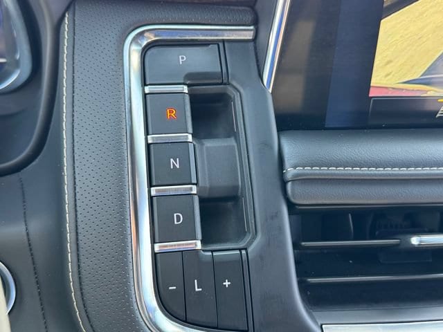 2024 Chevrolet Suburban Premier - Photo 18