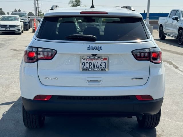 2022 Jeep Compass Latitude Lux 4x4 photo 3