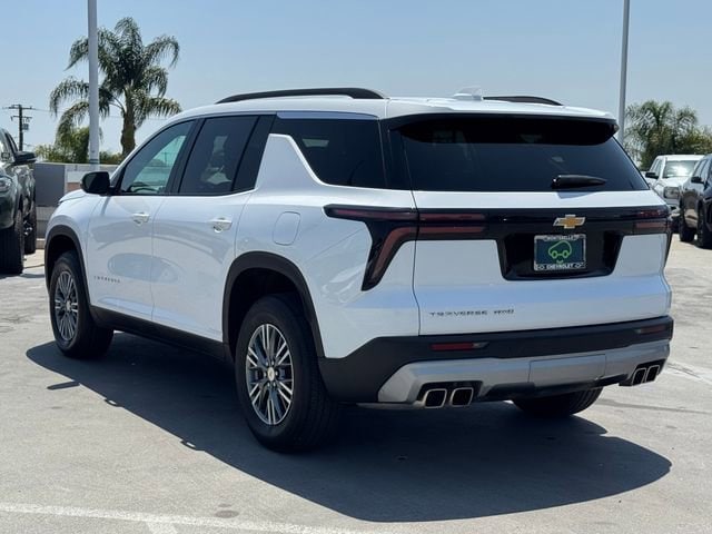 2025 Chevrolet Traverse LT photo 3