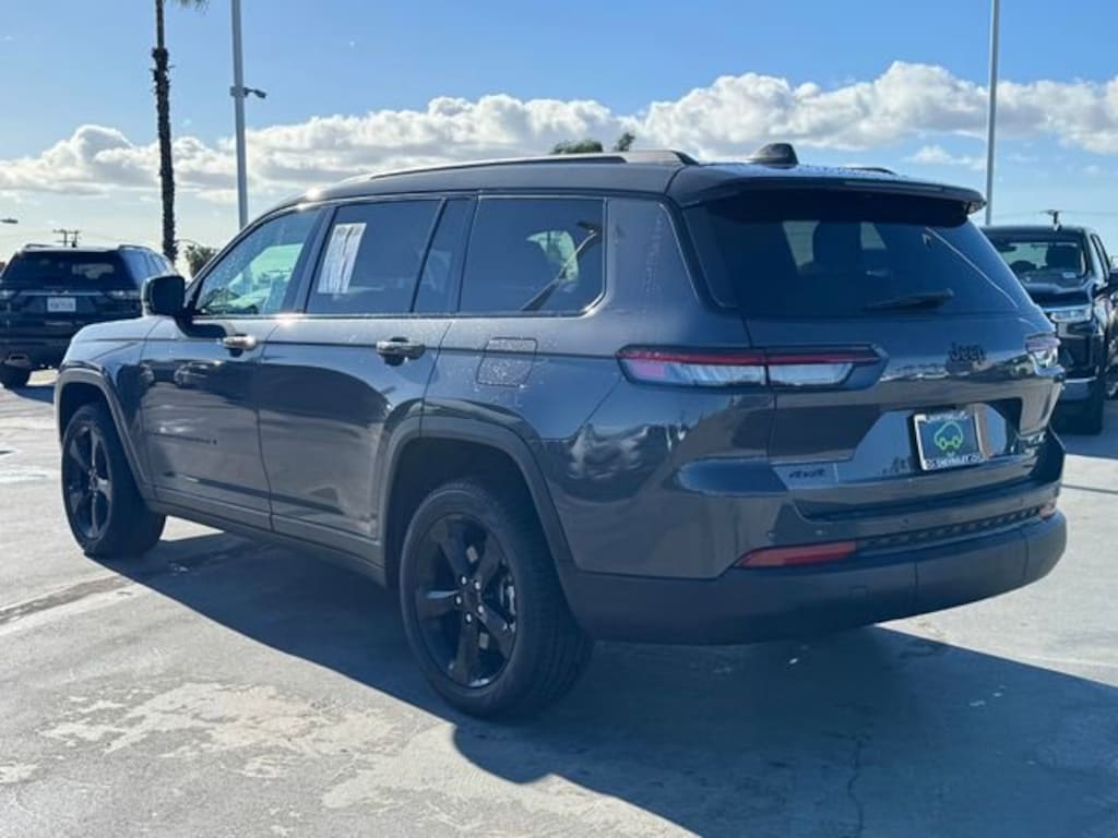 Used 2025 Jeep Grand Cherokee L Limited 4x4 SUV