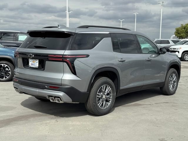 2026 Chevrolet Traverse LT photo 4