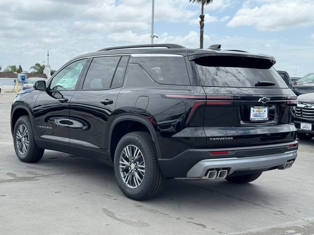 2026 Chevrolet Traverse LT photo 2