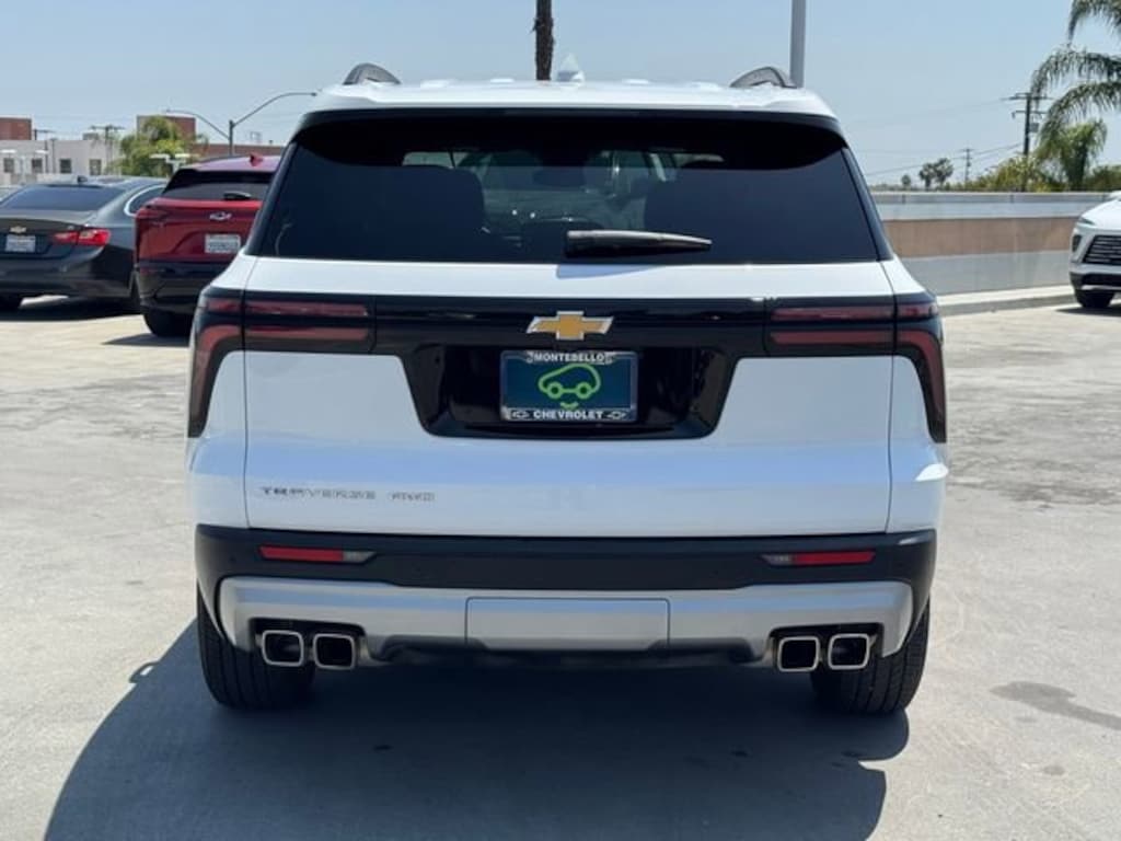 Used 2025 Chevrolet Traverse LT SUV