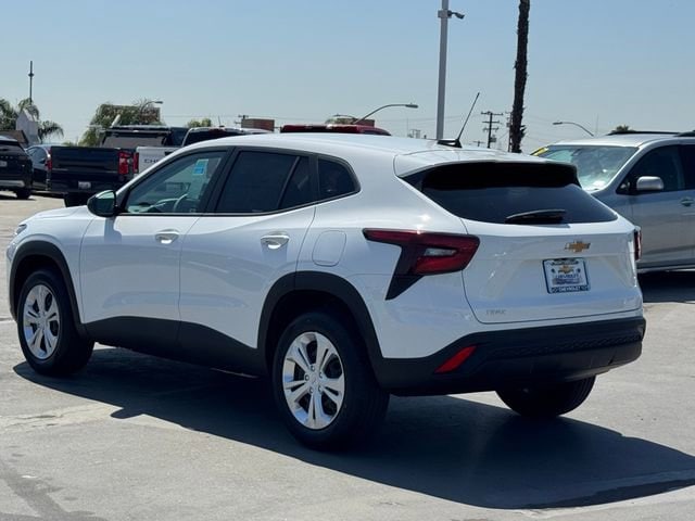 2026 Chevrolet Trax LS photo 2