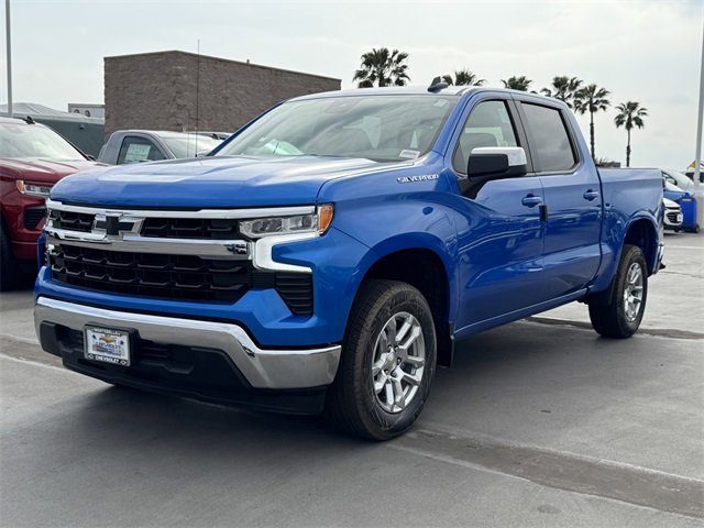 2025 Chevrolet Silverado LT photo 3