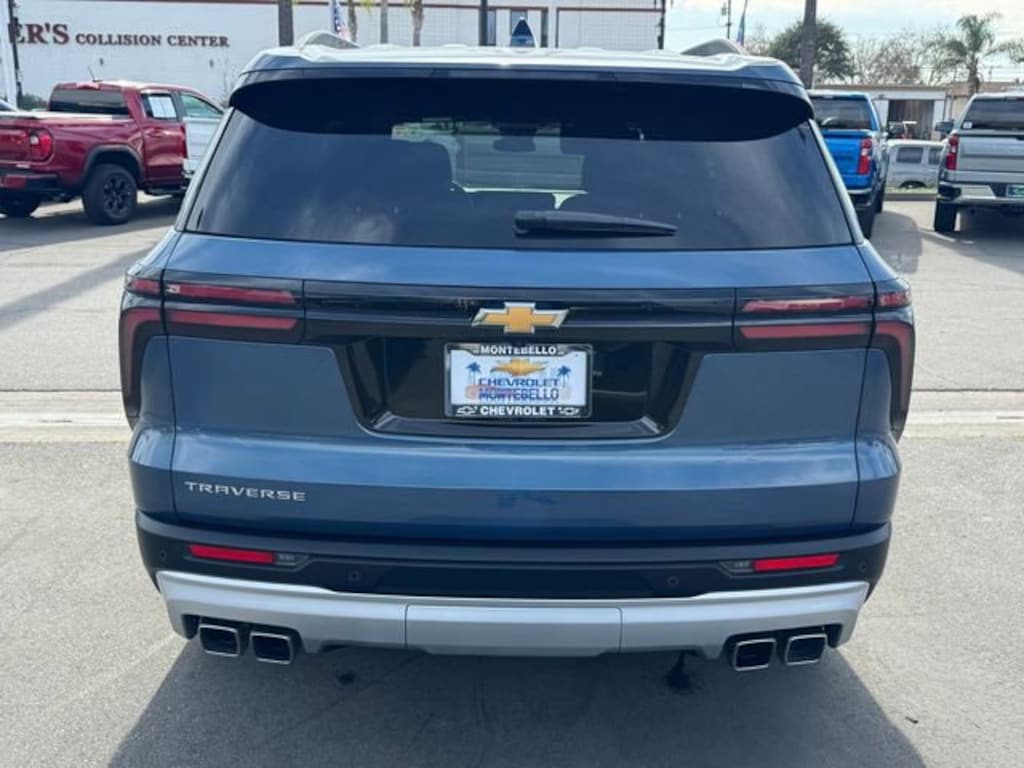 Used 2025 Chevrolet Traverse LT SUV