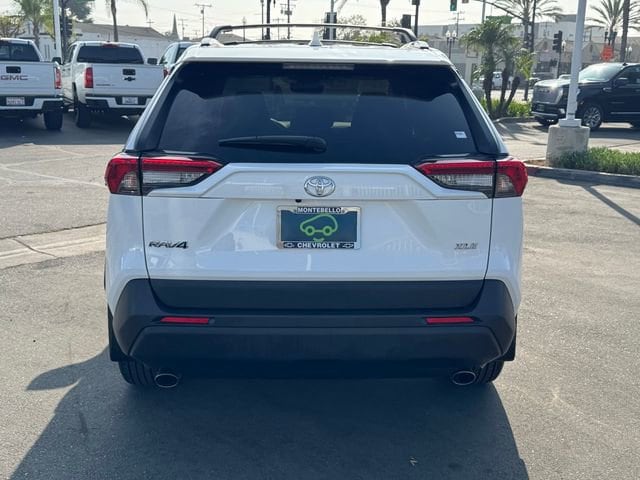 2025 Toyota RAV4 XLE photo 3