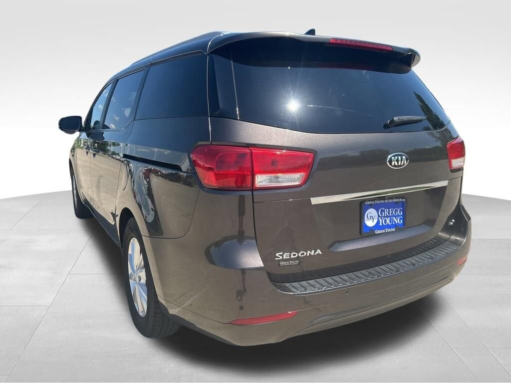 Used 2016 Kia Sedona LX