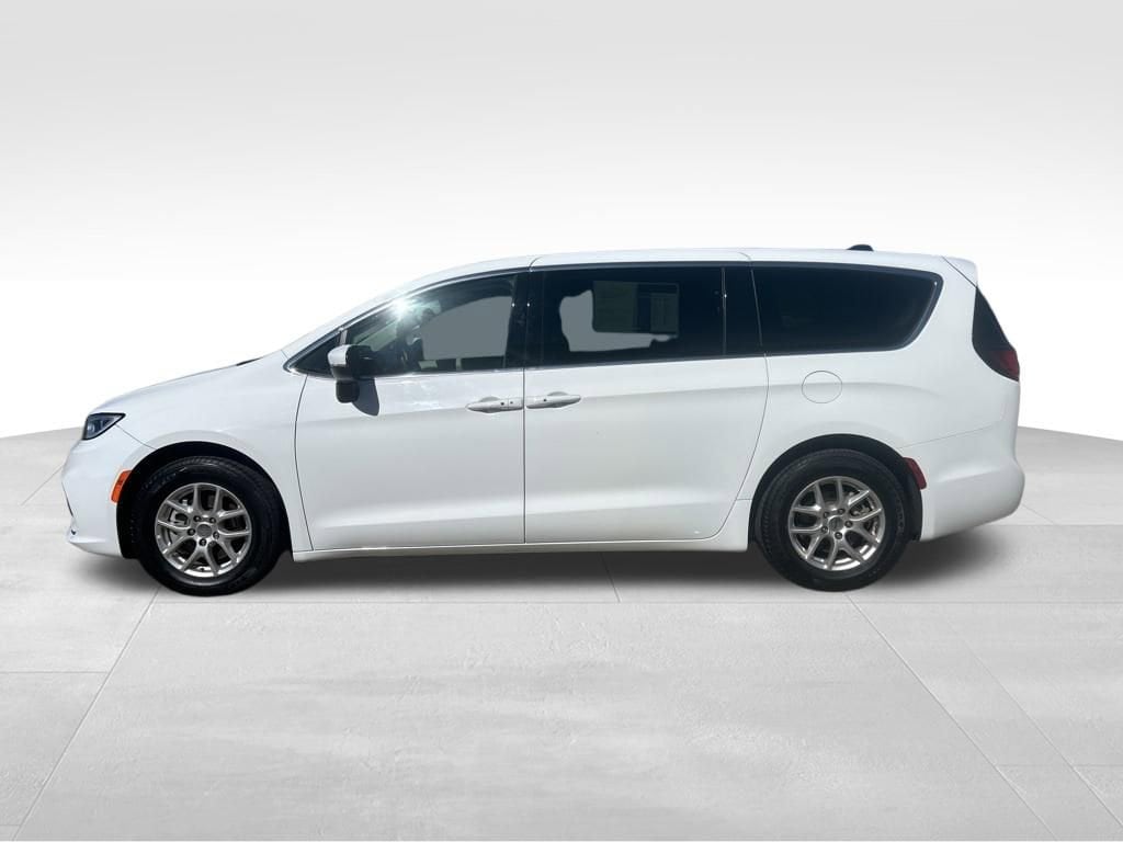 Used 2023 Chrysler Pacifica Touring L