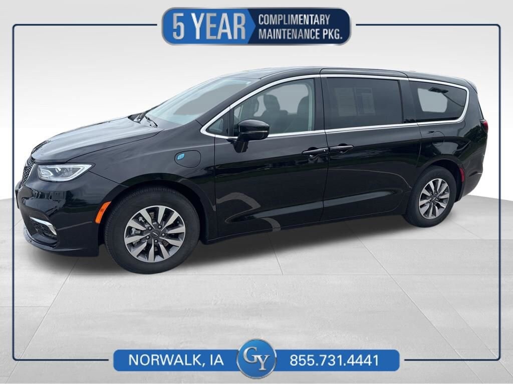 Used 2024 Chrysler Pacifica Hybrid Select