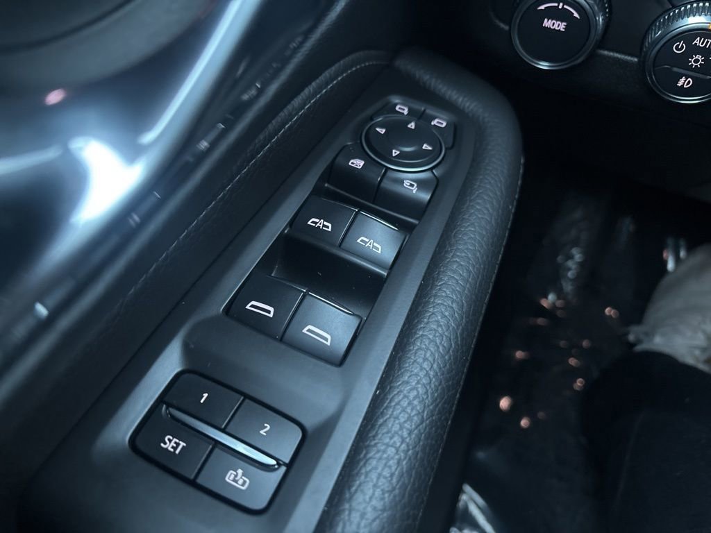 2024 GMC Yukon Denali - Photo 17