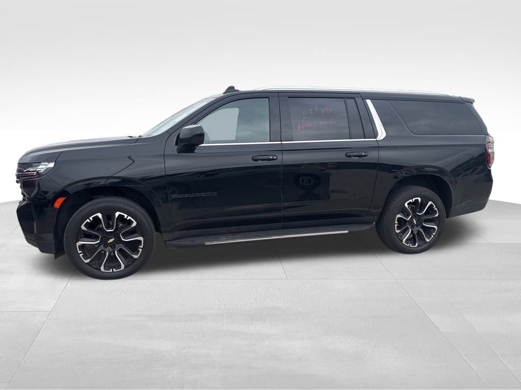 2022 Chevrolet Suburban LS photo 2