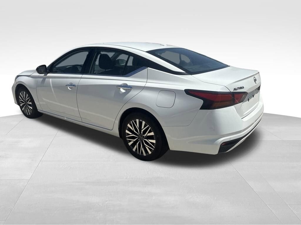 Used 2025 Nissan Altima SV