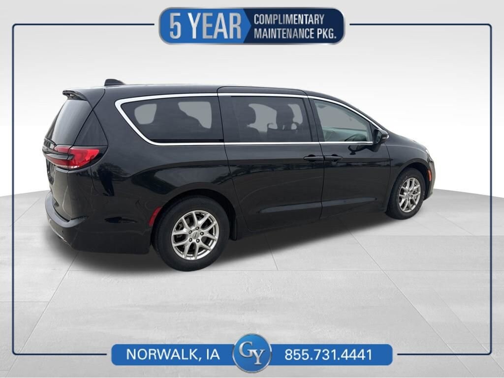 Used 2023 Chrysler Pacifica Touring L