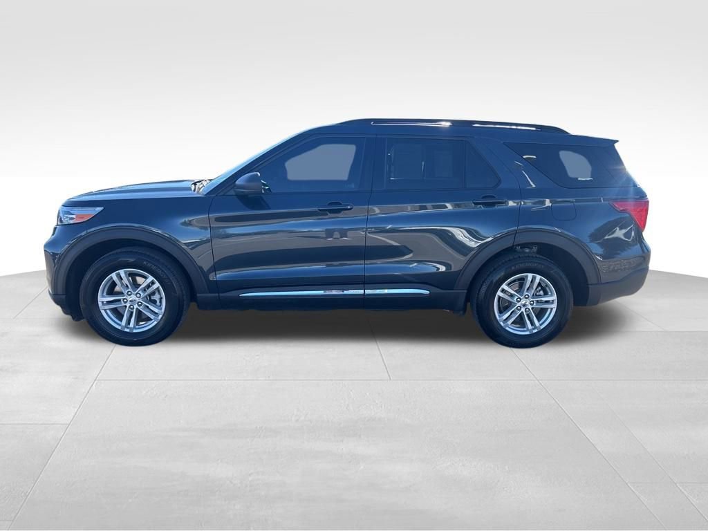 2023 Ford Explorer XLT Sport photo 2