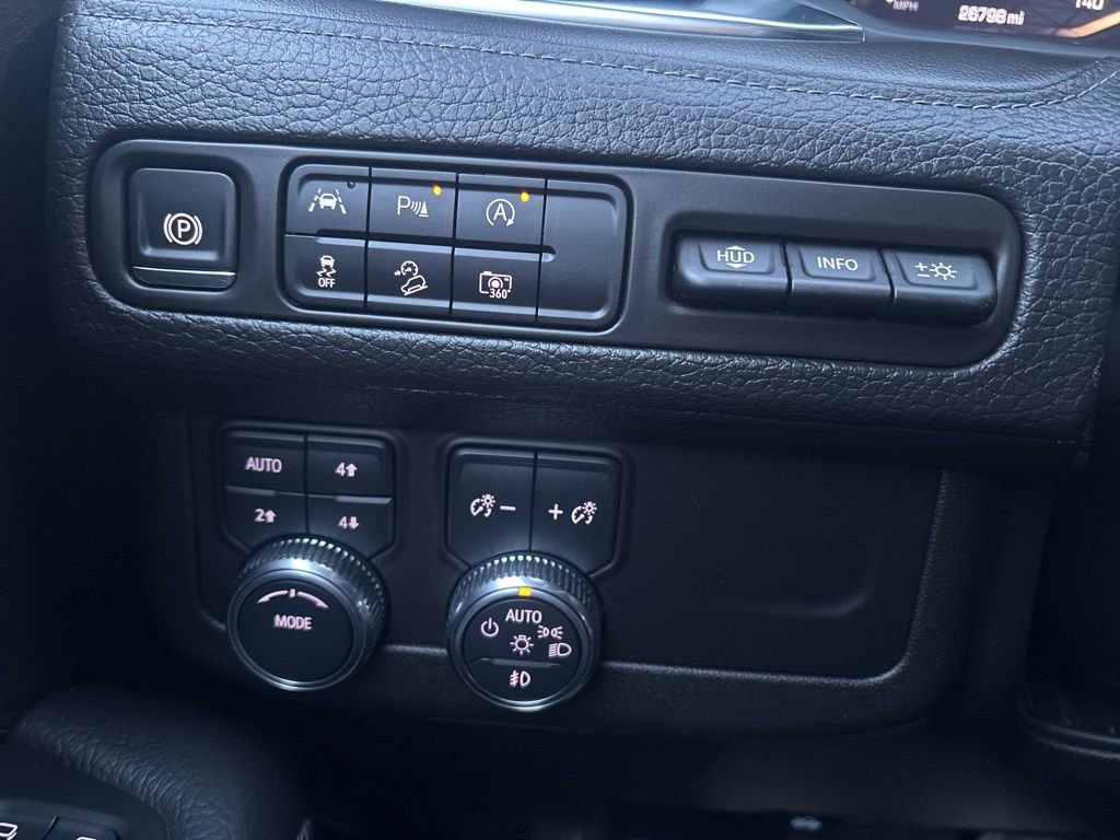 2024 GMC Yukon Denali - Photo 18