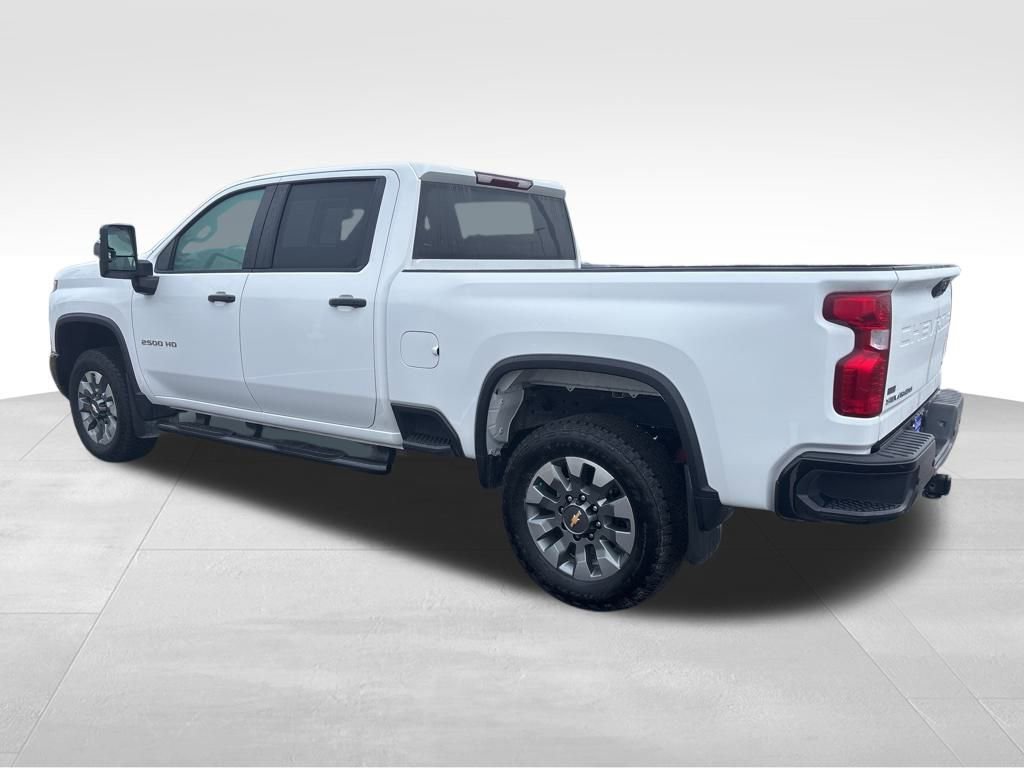 2025 Chevrolet Silverado 2500HD Custom photo 3