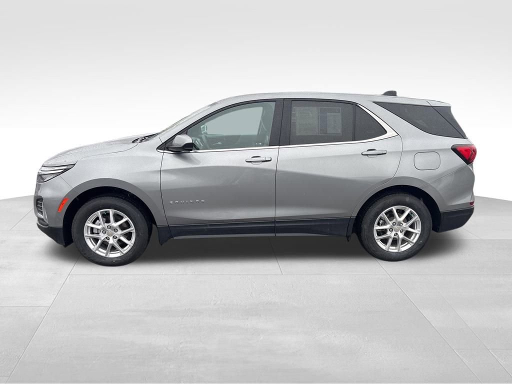 2024 Chevrolet Equinox LT photo 2