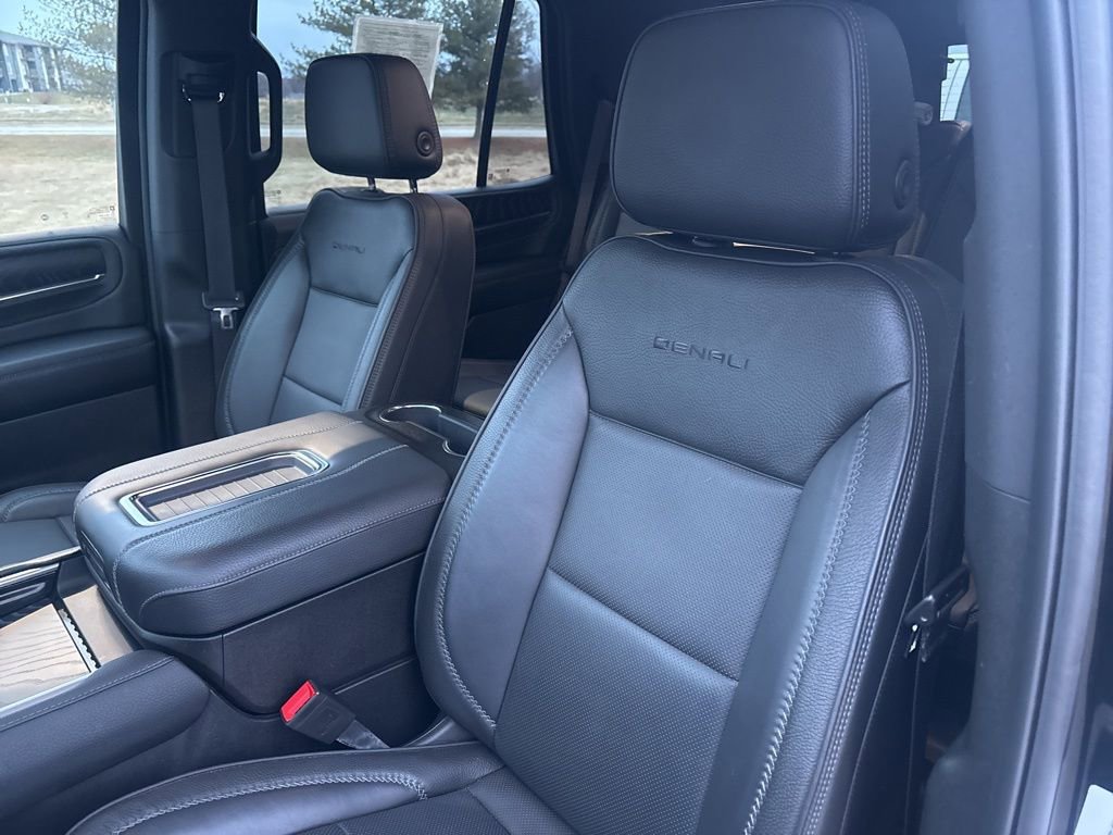 2024 GMC Yukon Denali - Photo 13